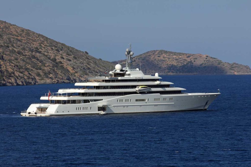 Le yacht Eclipse en mer