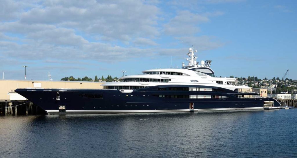 Le yacht Serene au mouillage