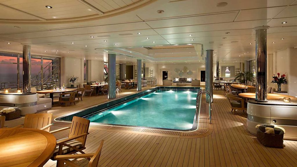 Intérieur du spa du yacht Eclipse