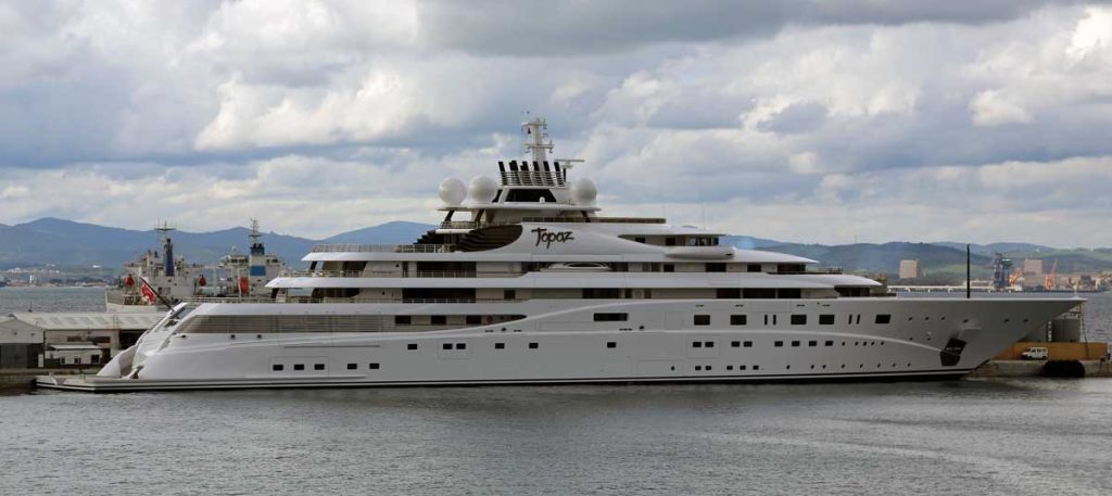 Le yacht Topaz en mer