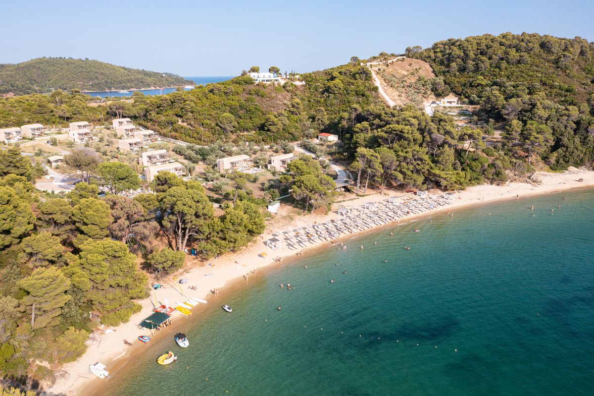 File:Banana Beach, Skiathos, Greece (51696591460).jpg - Wikimedia Commons