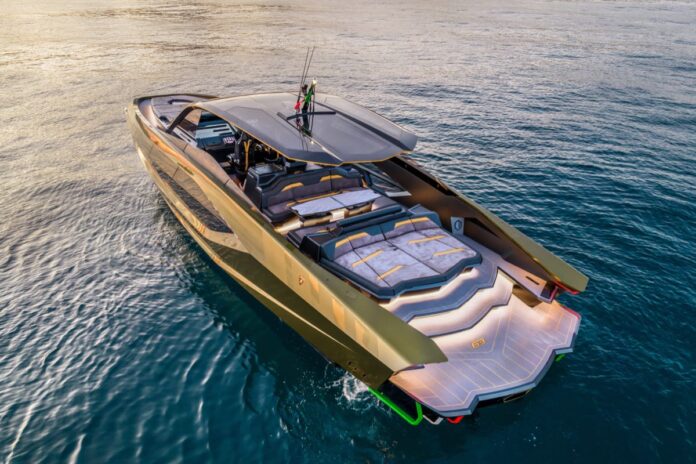 Tecnomar for Lamborghini 63 vu du ciel Vue aerienne du yacht Tecnomar for Lamborghini 63 en navigation