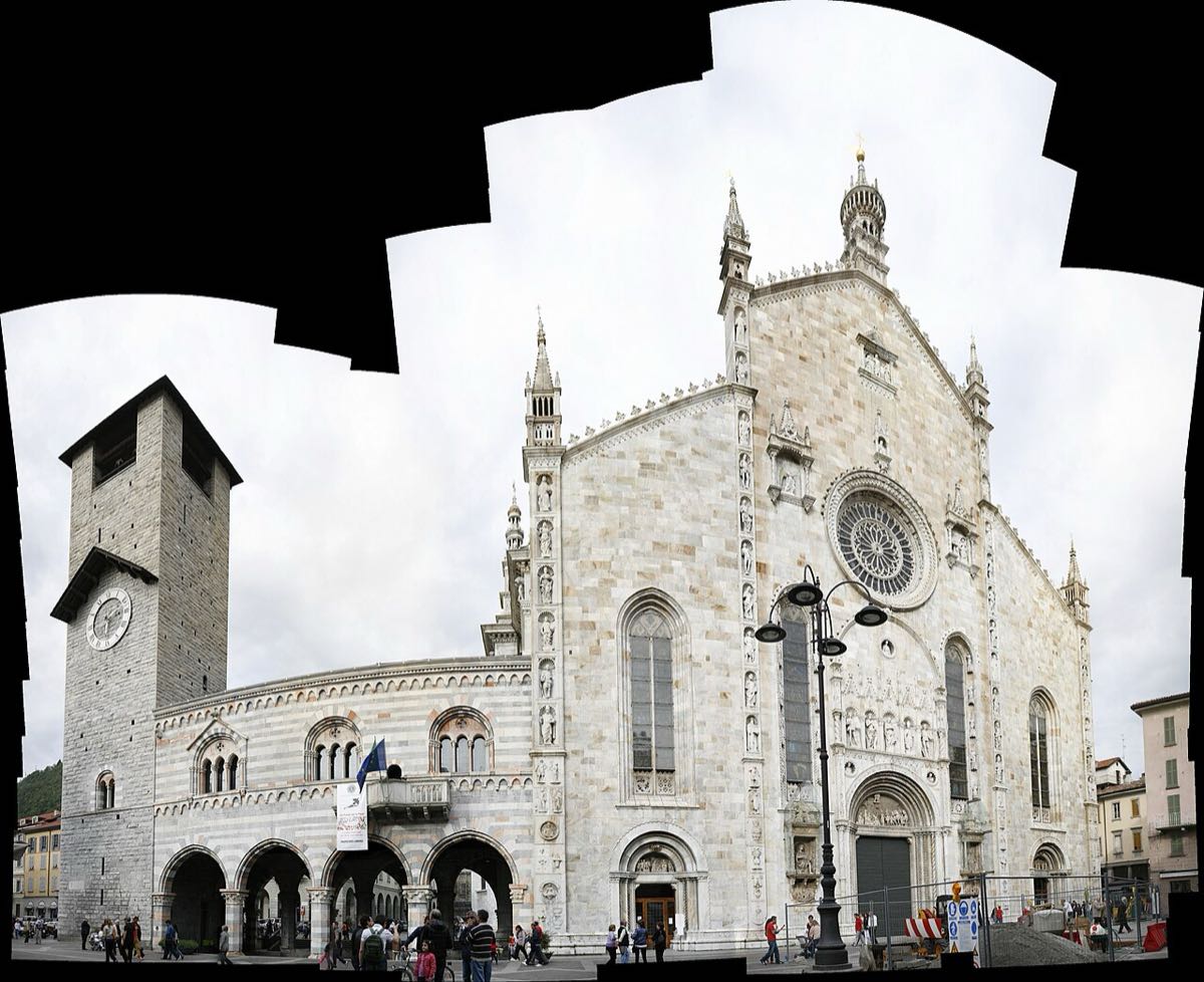 La façade du Duomo de Côme, cathédrale gothique et Renaissance