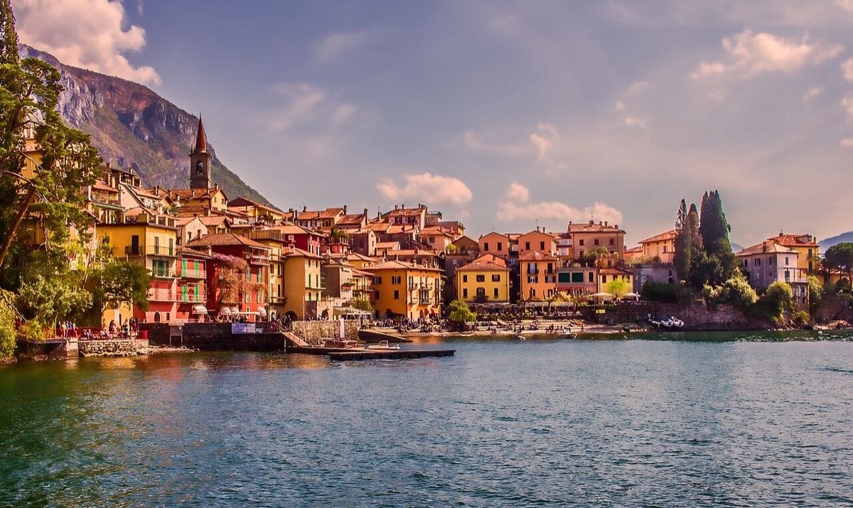 Les maisons colorées de Varenna au bord du lac de Côme